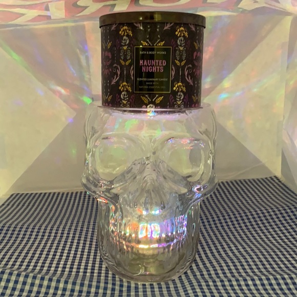 BBW 2021 Halloween Color Changing Skull Stand - Picture 3 of 8